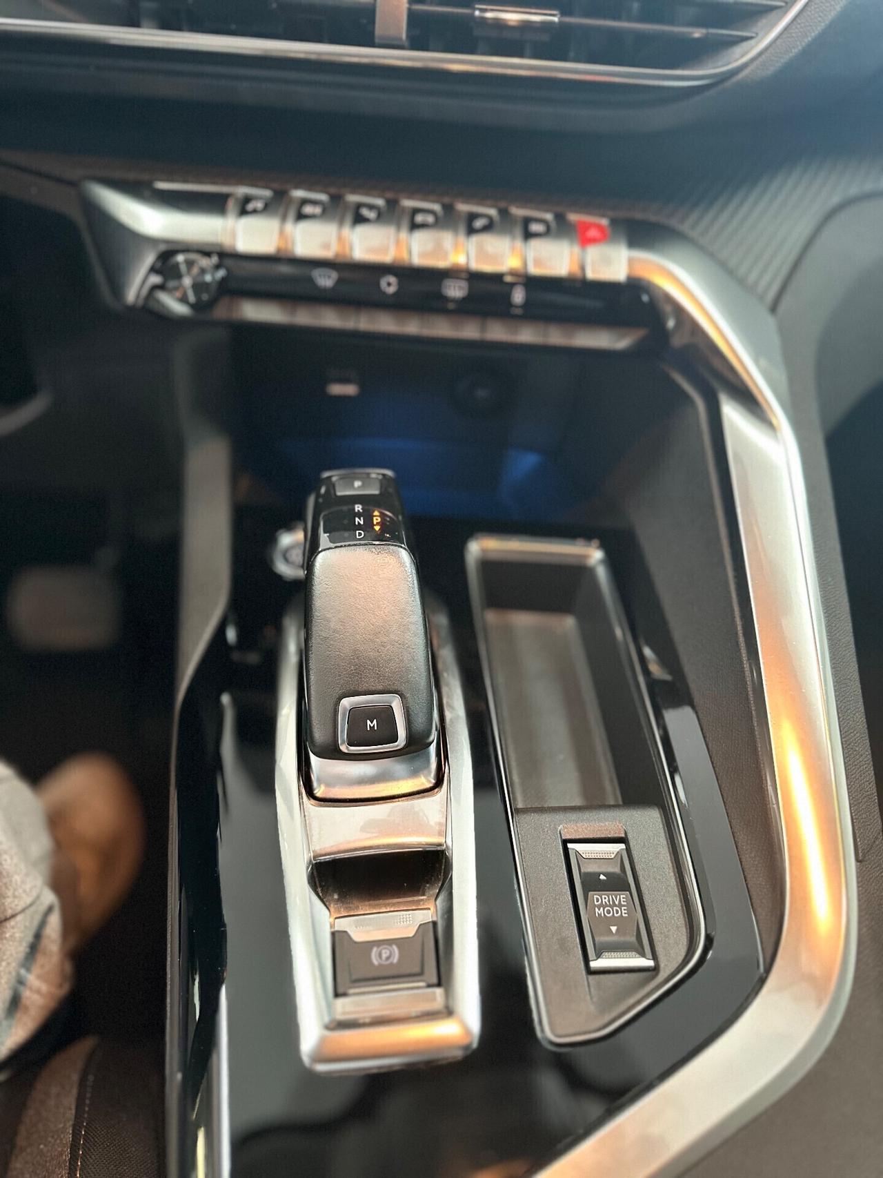 Peugeot 3008 1.5 130cv