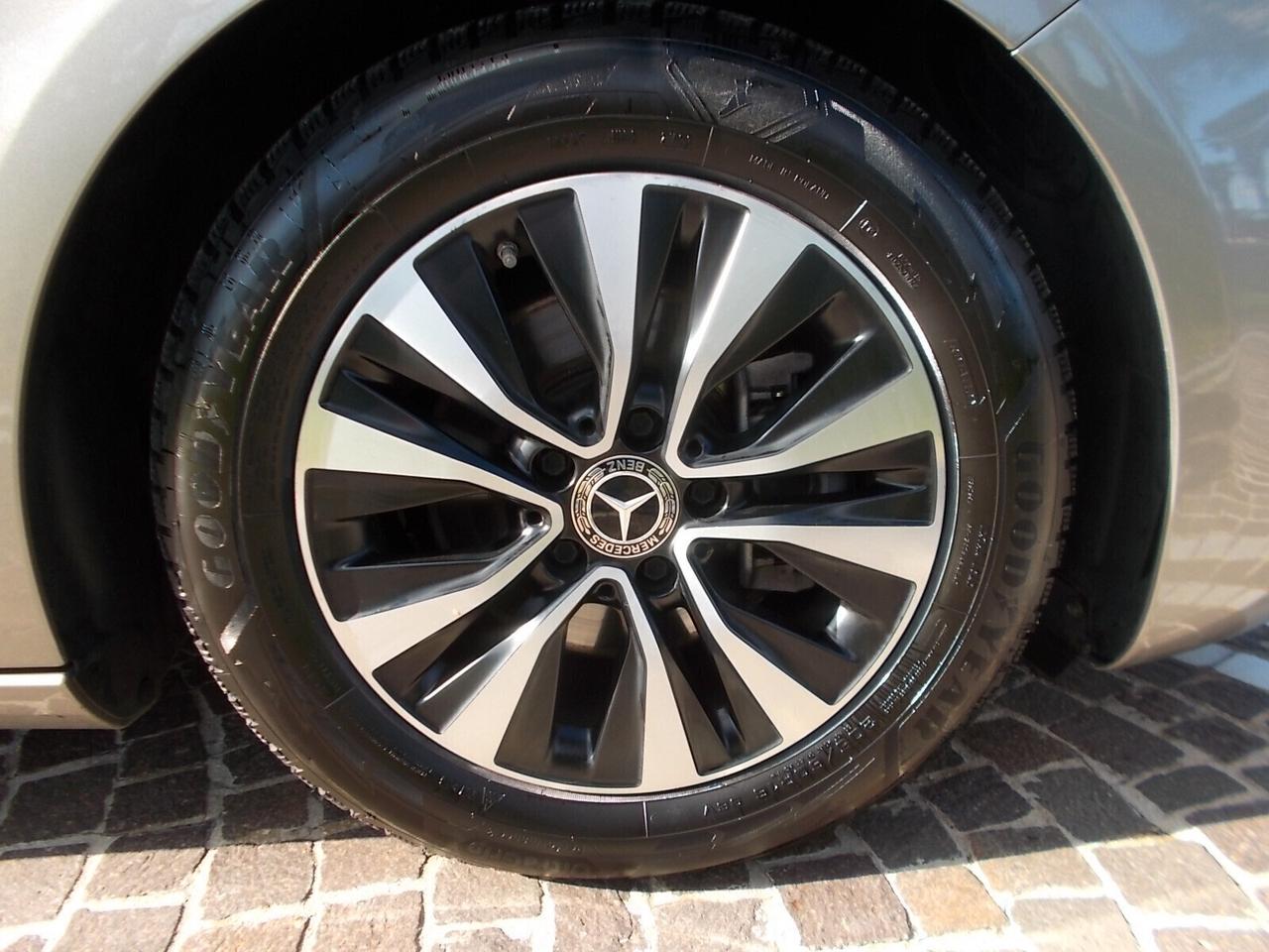 Mercedes-Benz A 180d Autom *FULL OPT.* da VETRINA