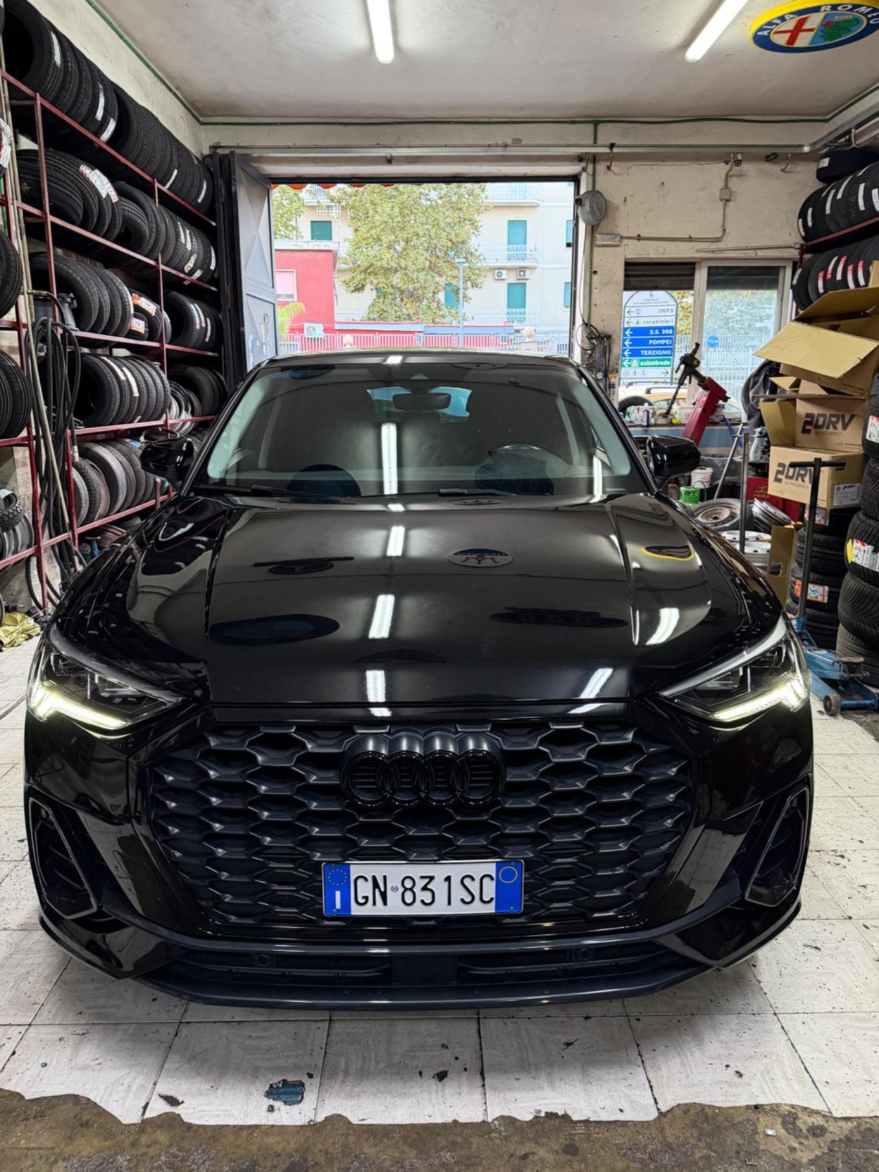 Audi Q3 35 TDI S tronic Identity Black