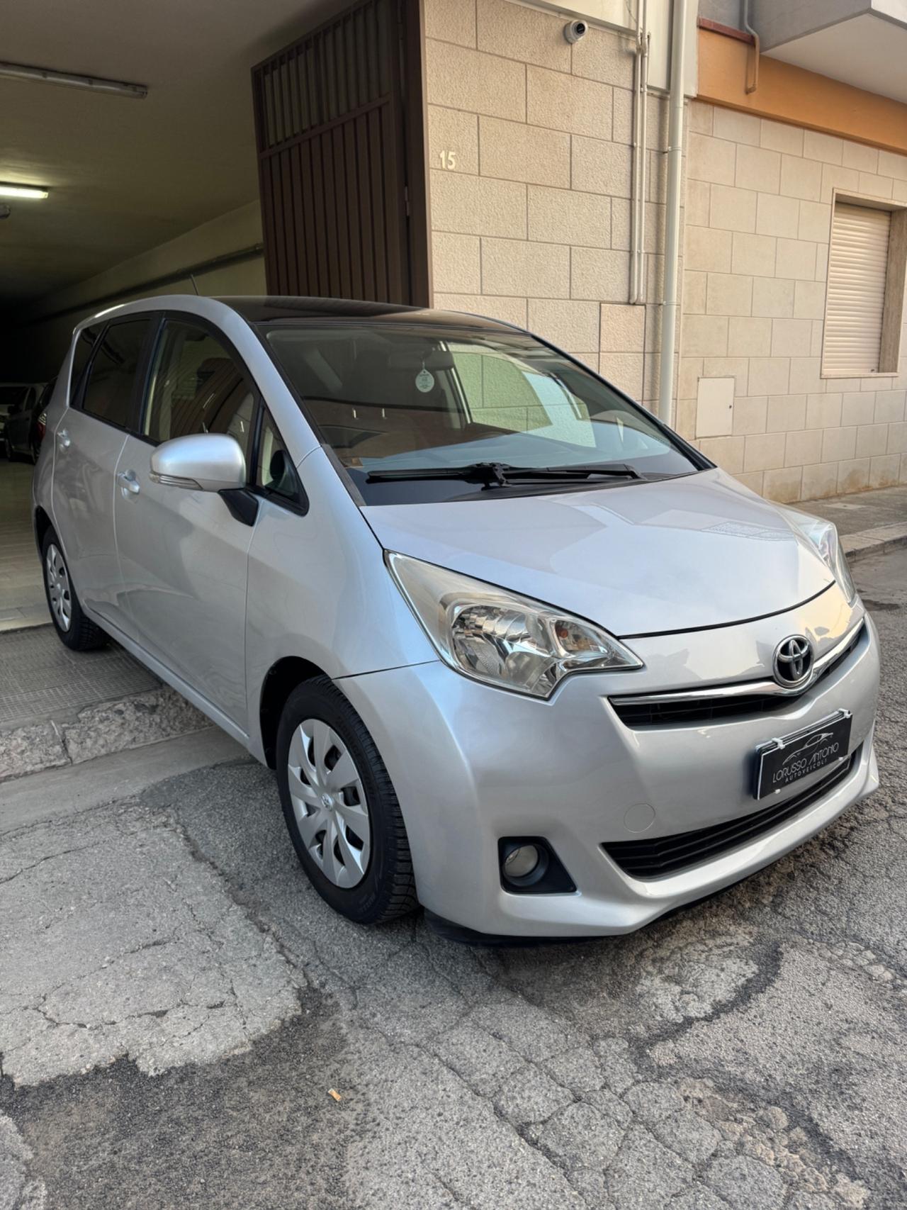 Toyota Verso-S 1.3 MT Style Panorama