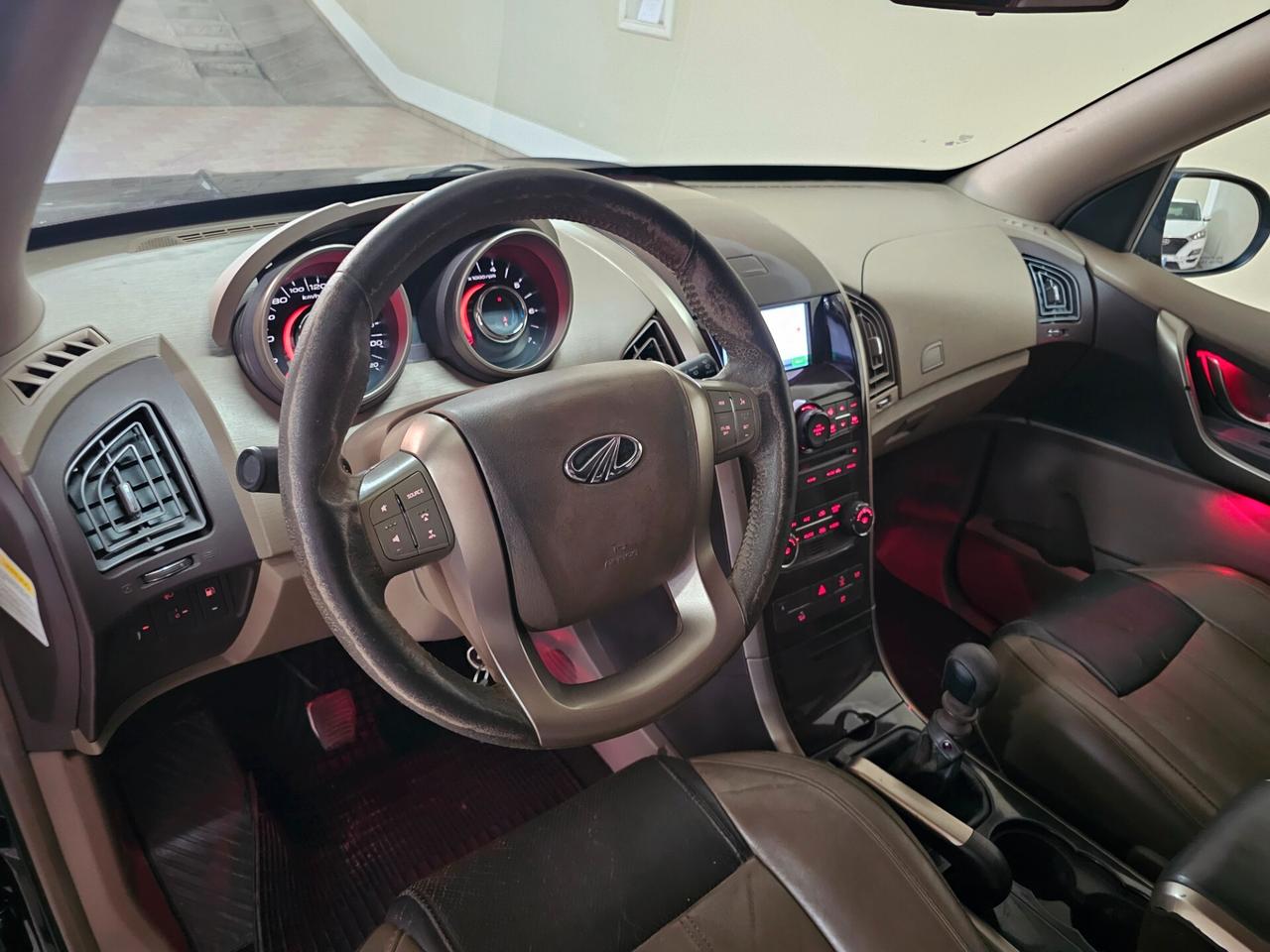 Mahindra XUV500 2.2 16V AWD W8 N1