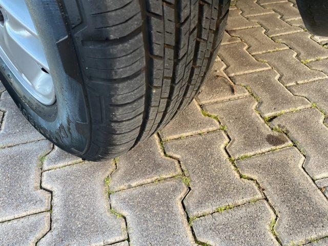 LAND ROVER Discovery 3 2.7 TDV6 HSE 7 POSTI