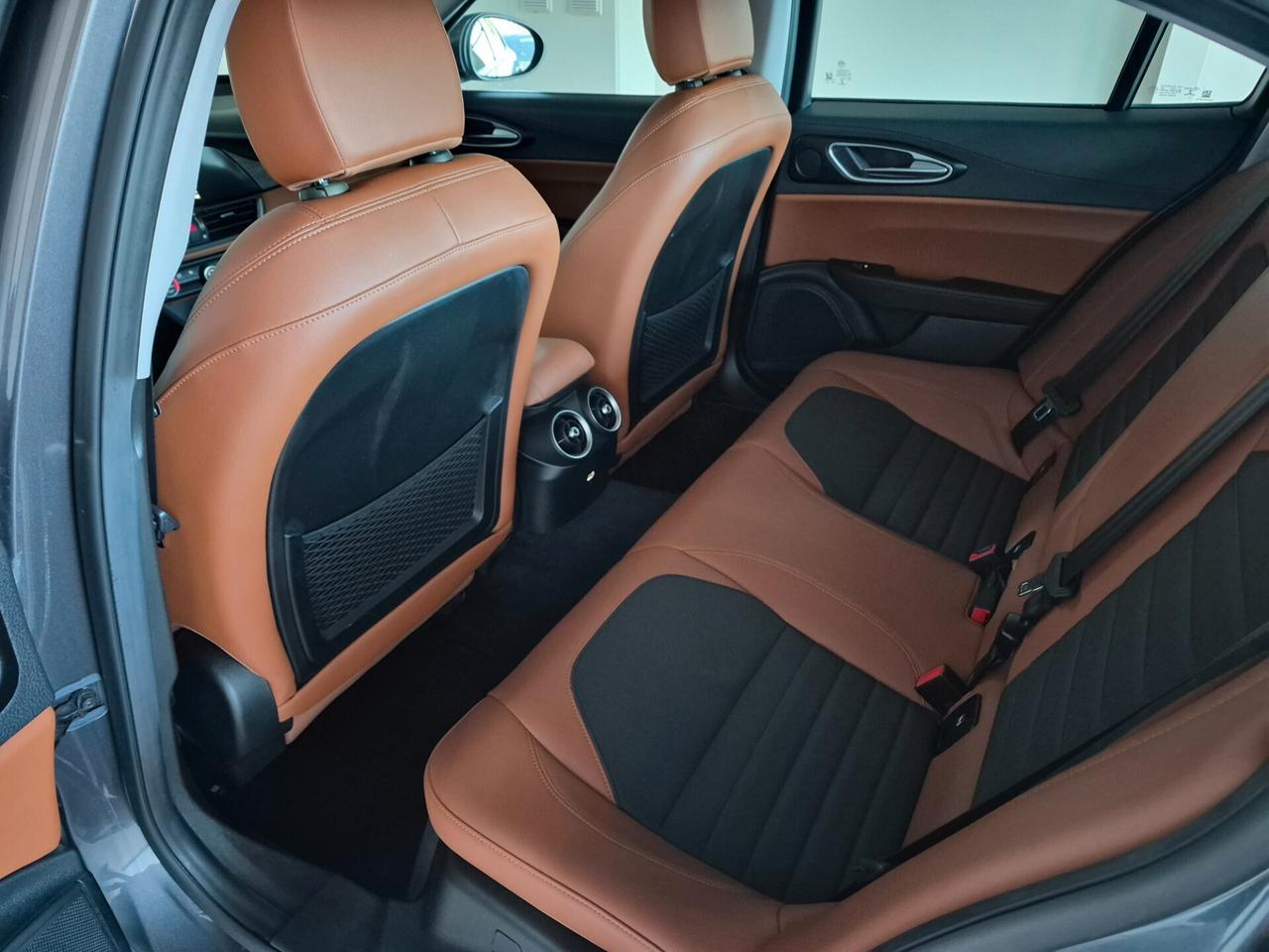 Alfa Romeo Giulia SUPER 2.2 JTDM (DIESEL) AT8 BLUETOOTH NAVI LED