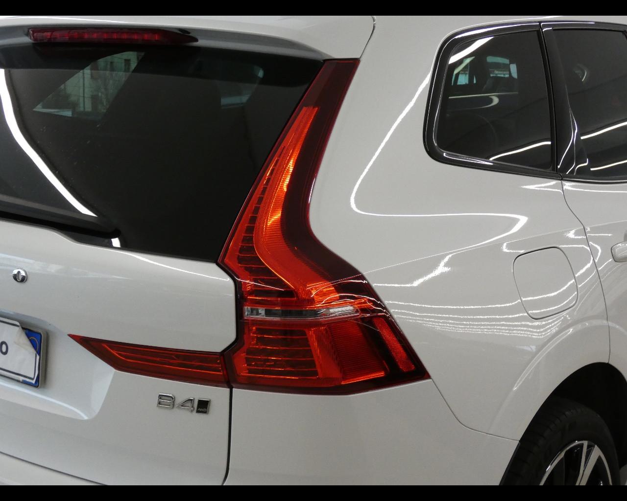 VOLVO XC60 (2017-->) - XC60 B4 (d) AWD automatico Plus Dark