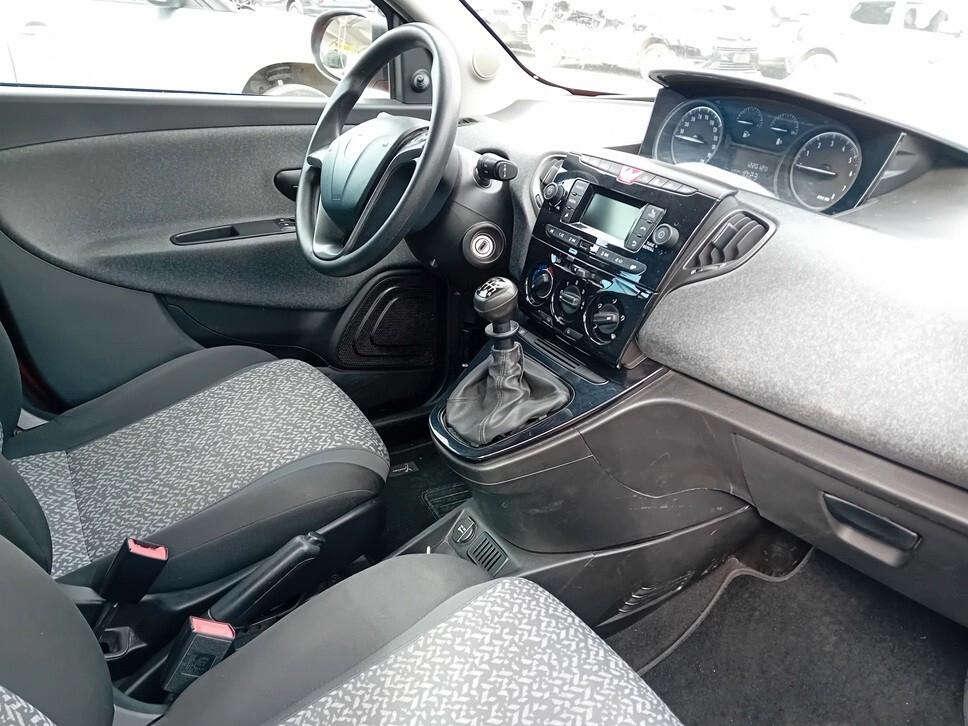 Lancia Ypsilon 1.0 FireFly 5 porte S&S Hybrid Ecochic Silver