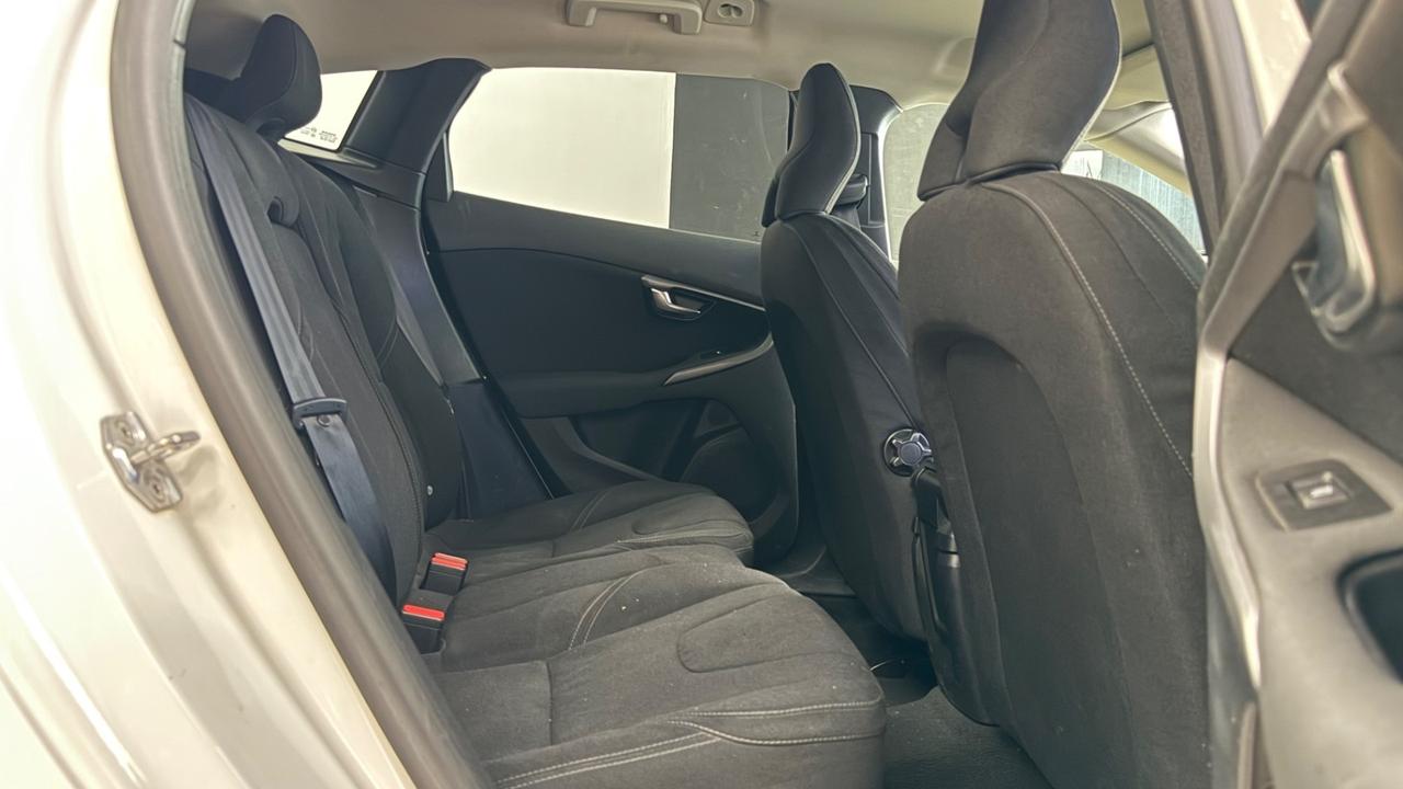 Volvo V40 D2 Momentum 2.0 120 Cv-2016