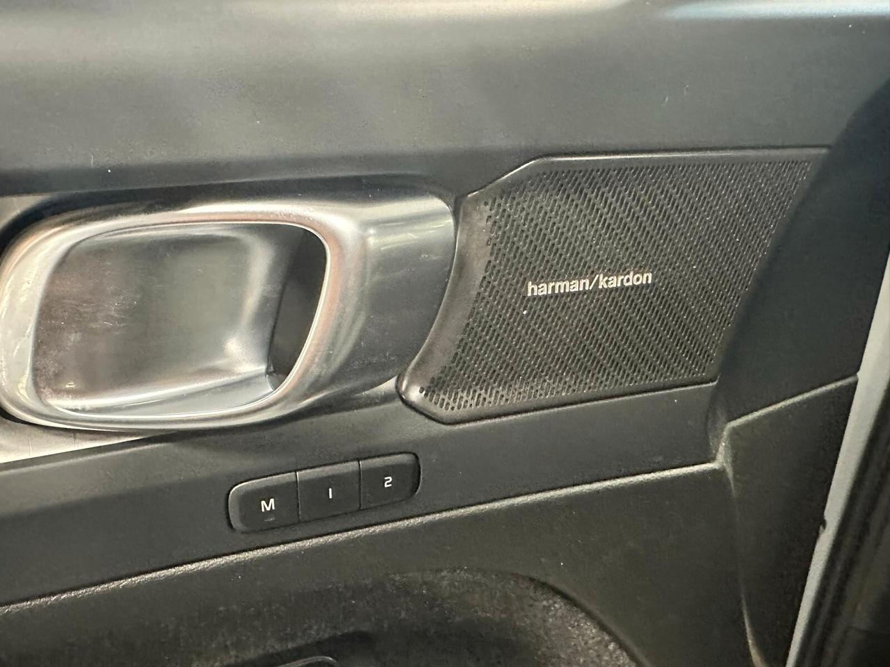 Volvo XC40 B3 automatico Plus Dark