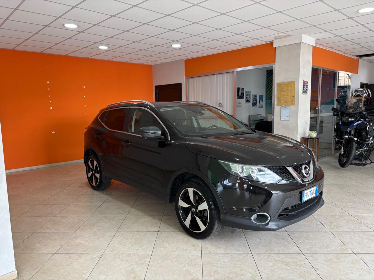 Nissan Qashqai 1.6 dCi 2WD Tekna tetto panoramico permute finanziamenti