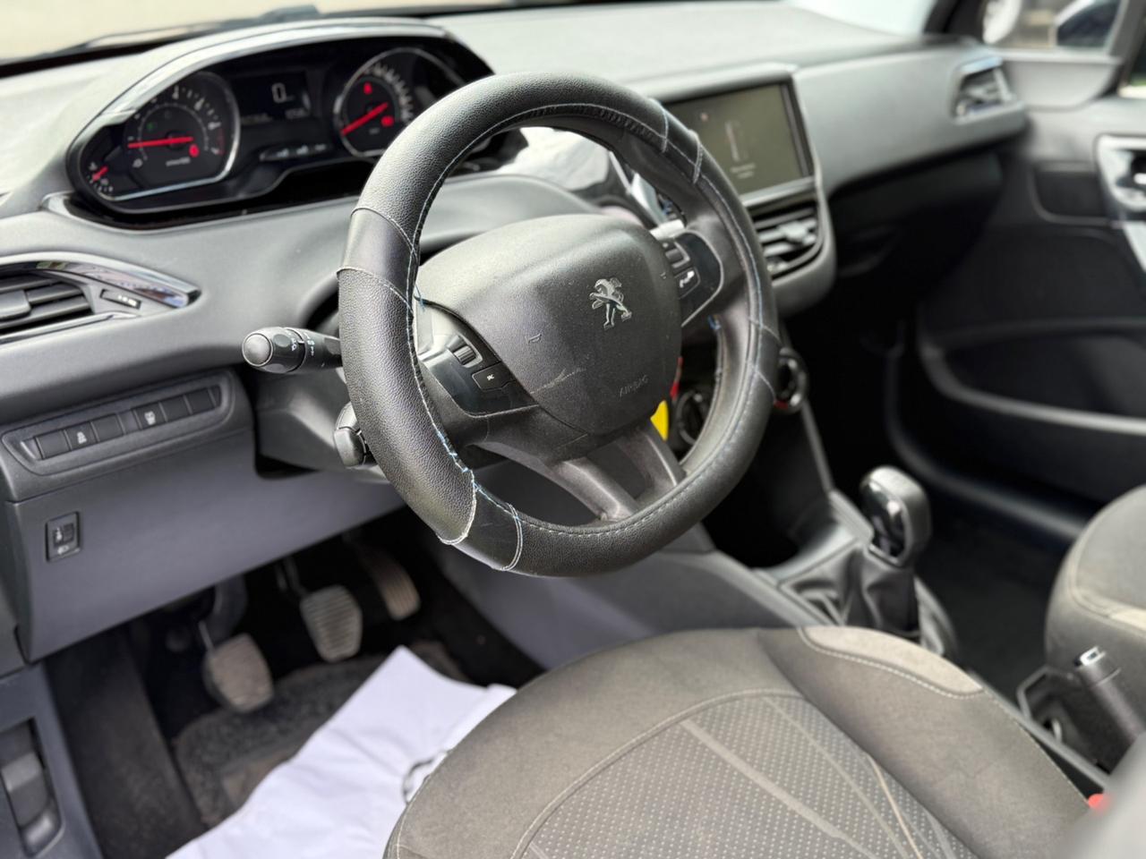 Peugeot 208 NEOPATENTATI GARANZIA
