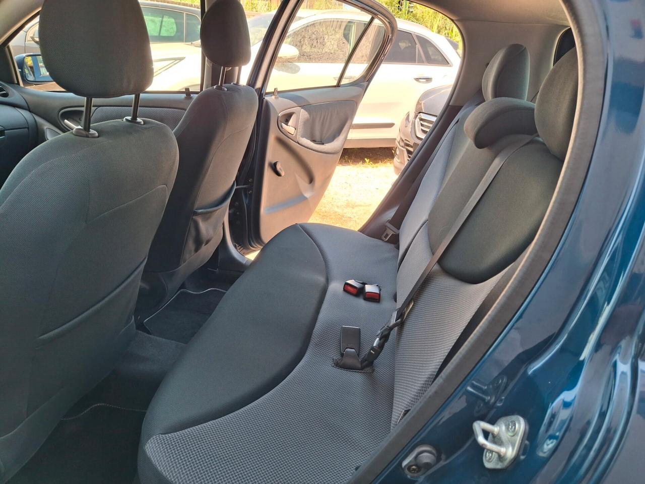 Toyota Yaris 1.0i 16V cat 5 porte