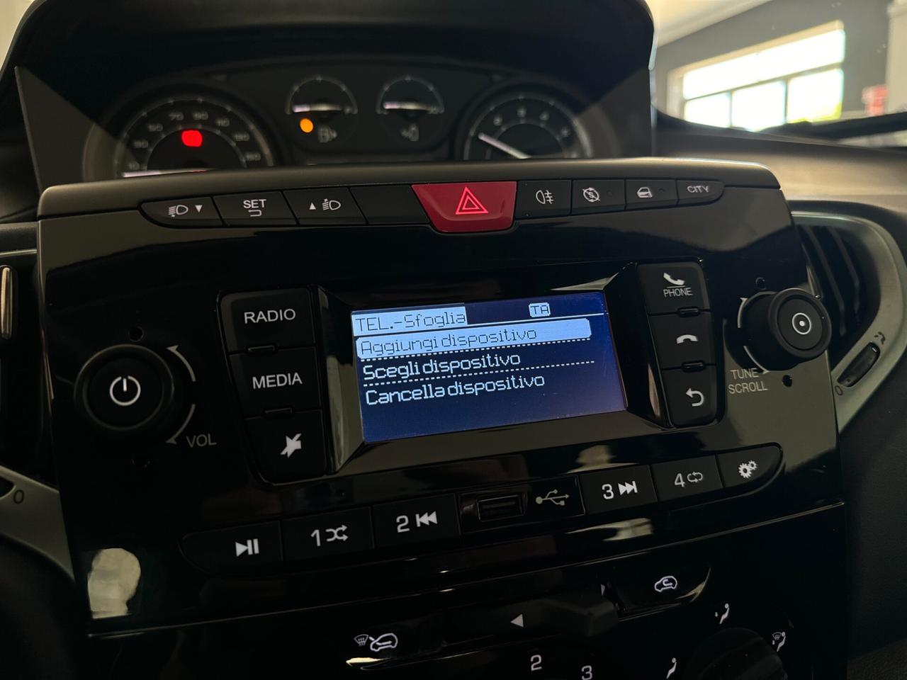 LANCIA YPSILON 1.0 FIREFLY 70CV HYBRID ORO 2024