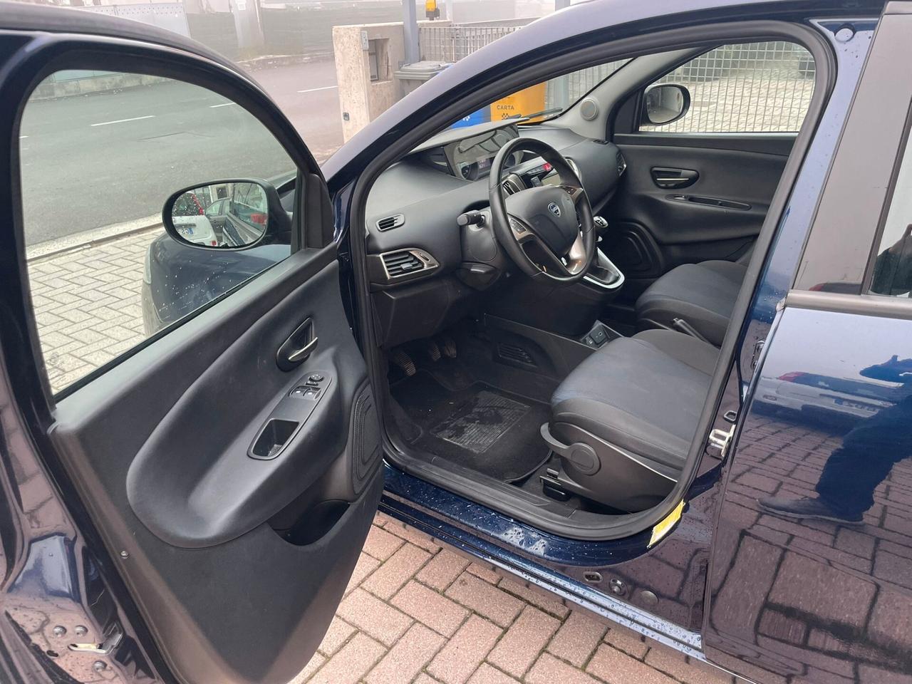 Lancia Ypsilon 1.2 69 CV 5 porte S&S Platinum