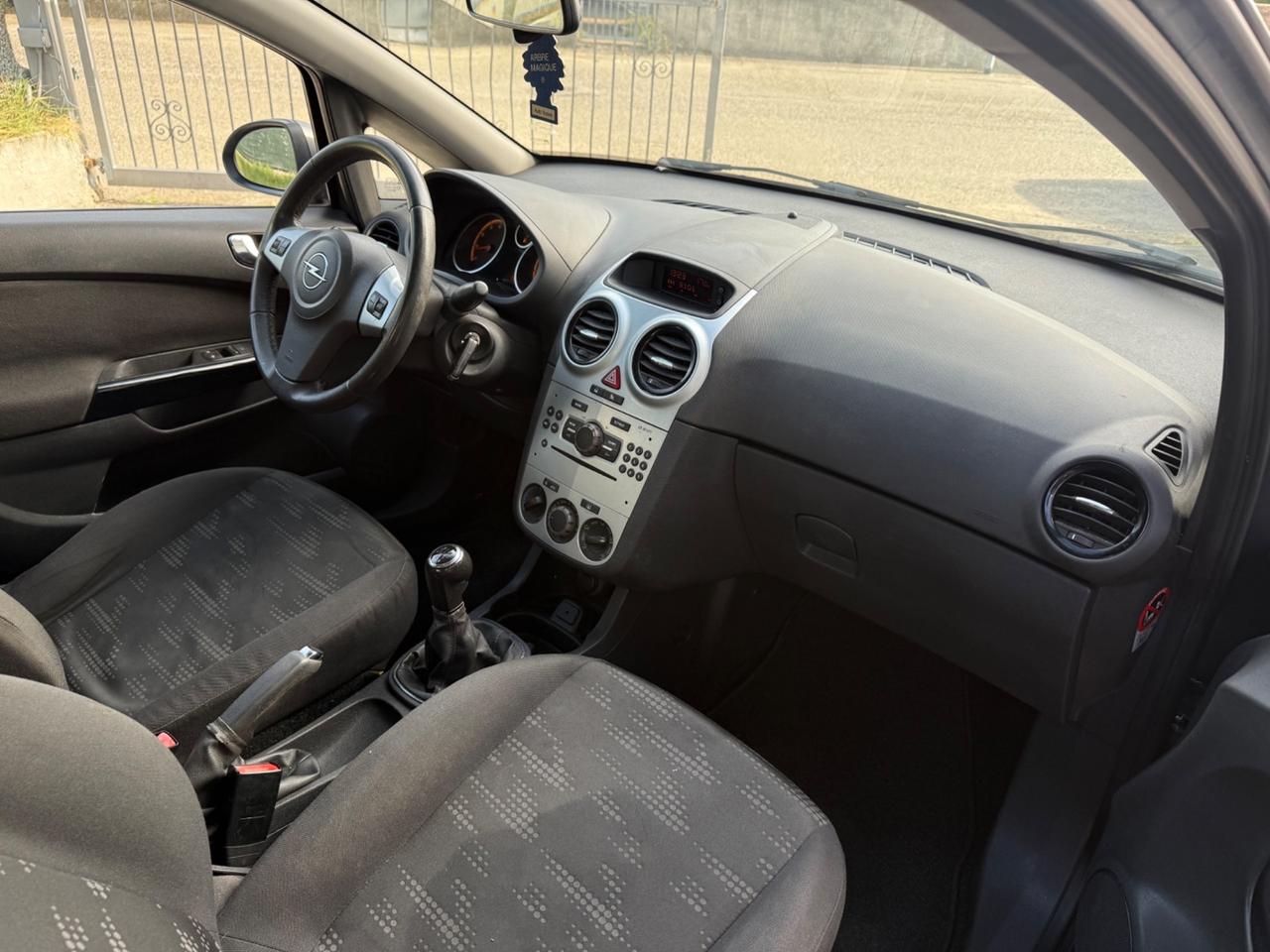 Opel Corsa 1.2 BENZINA POCHI KM 2011 NEOPATENTATI