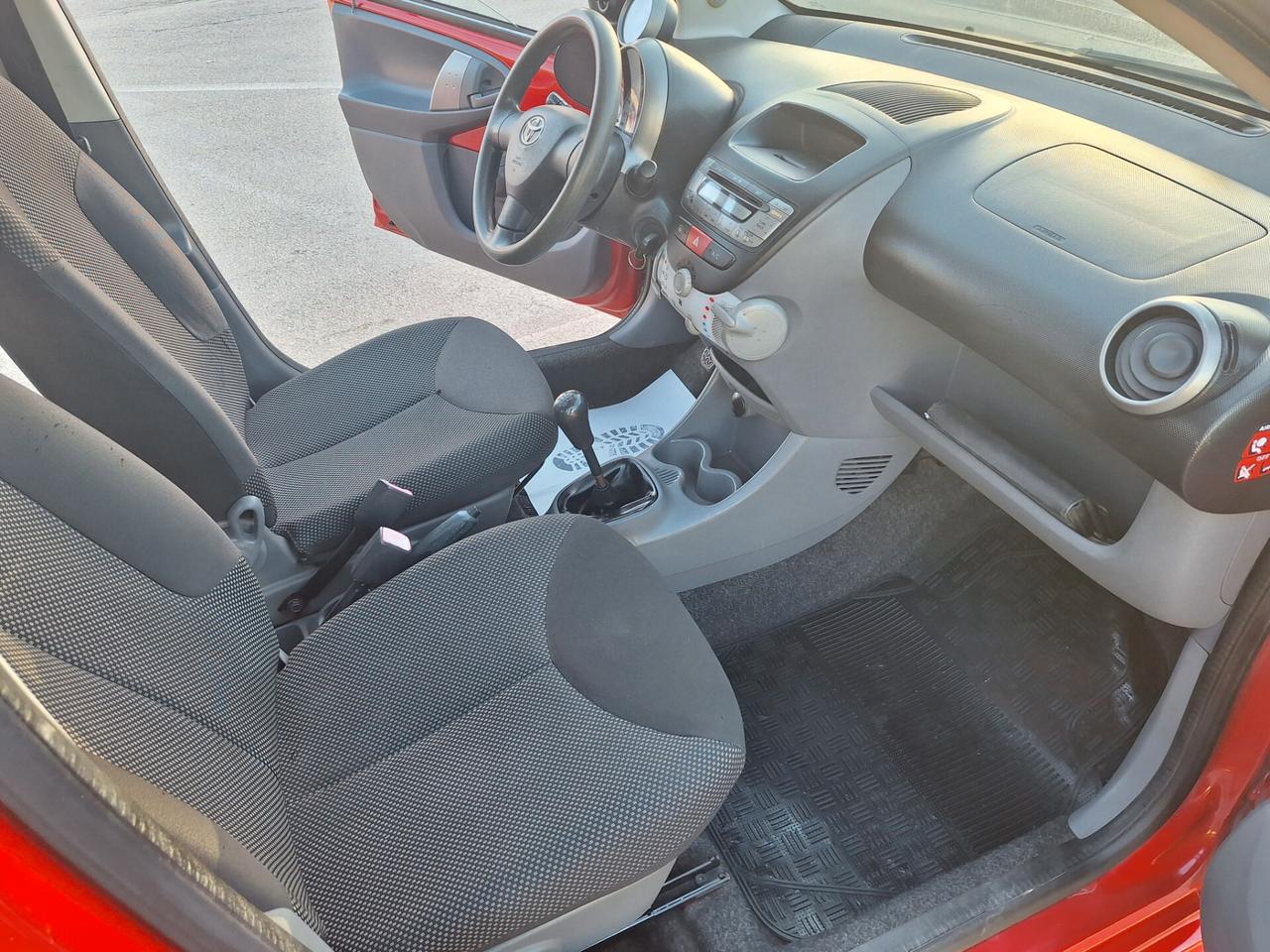 Toyota Aygo 1.0 5 porte 112000 km 2009