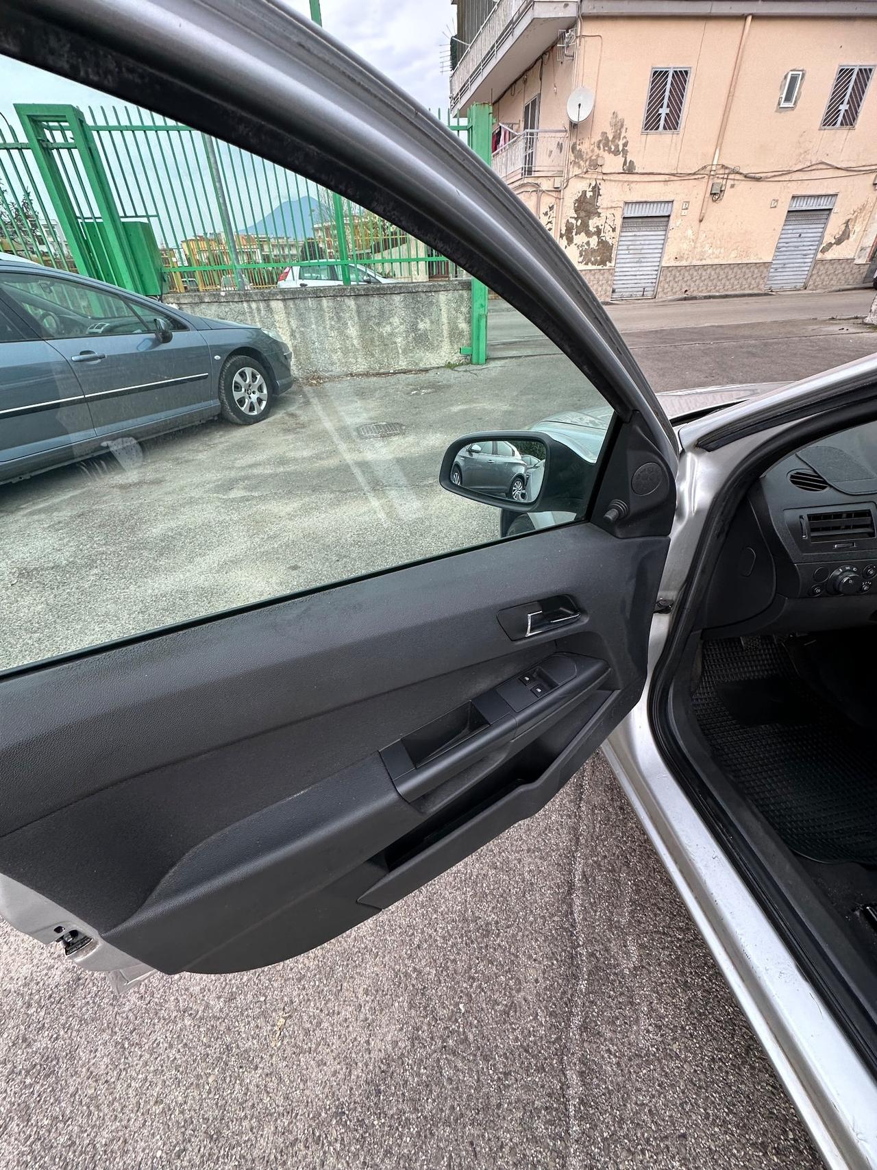 Opel Astra 1.4 16V Twinport 5 porte Enjoy