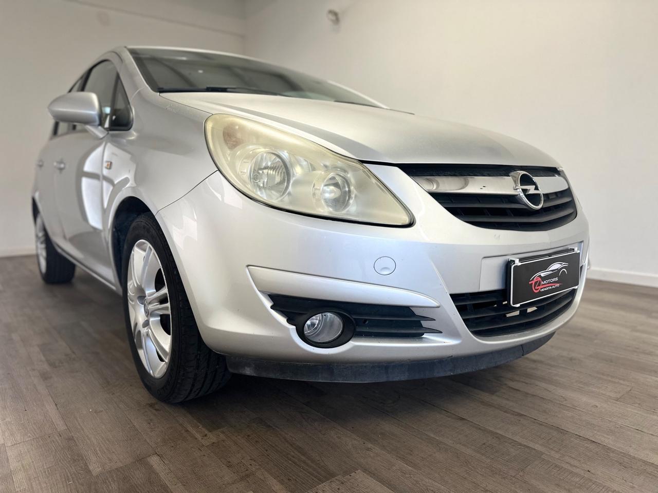 Opel Corsa 1.2 5 porte Cosmo NEOPATENTATI