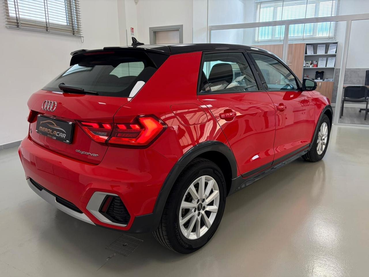 Audi A1 citycarver 30 1.0 tfsi Identity Black 110cv