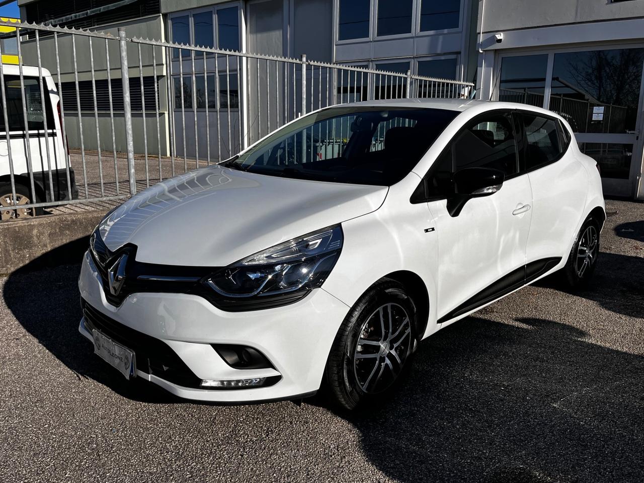 Renault Clio 0.9TCe 75 CV 5 p. MOSCHINO OK NEOPATENTI