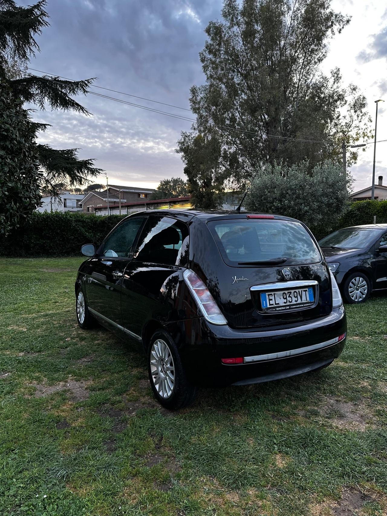 Lancia Ypsilon 1.2 69 CV Platinum 80.000km !