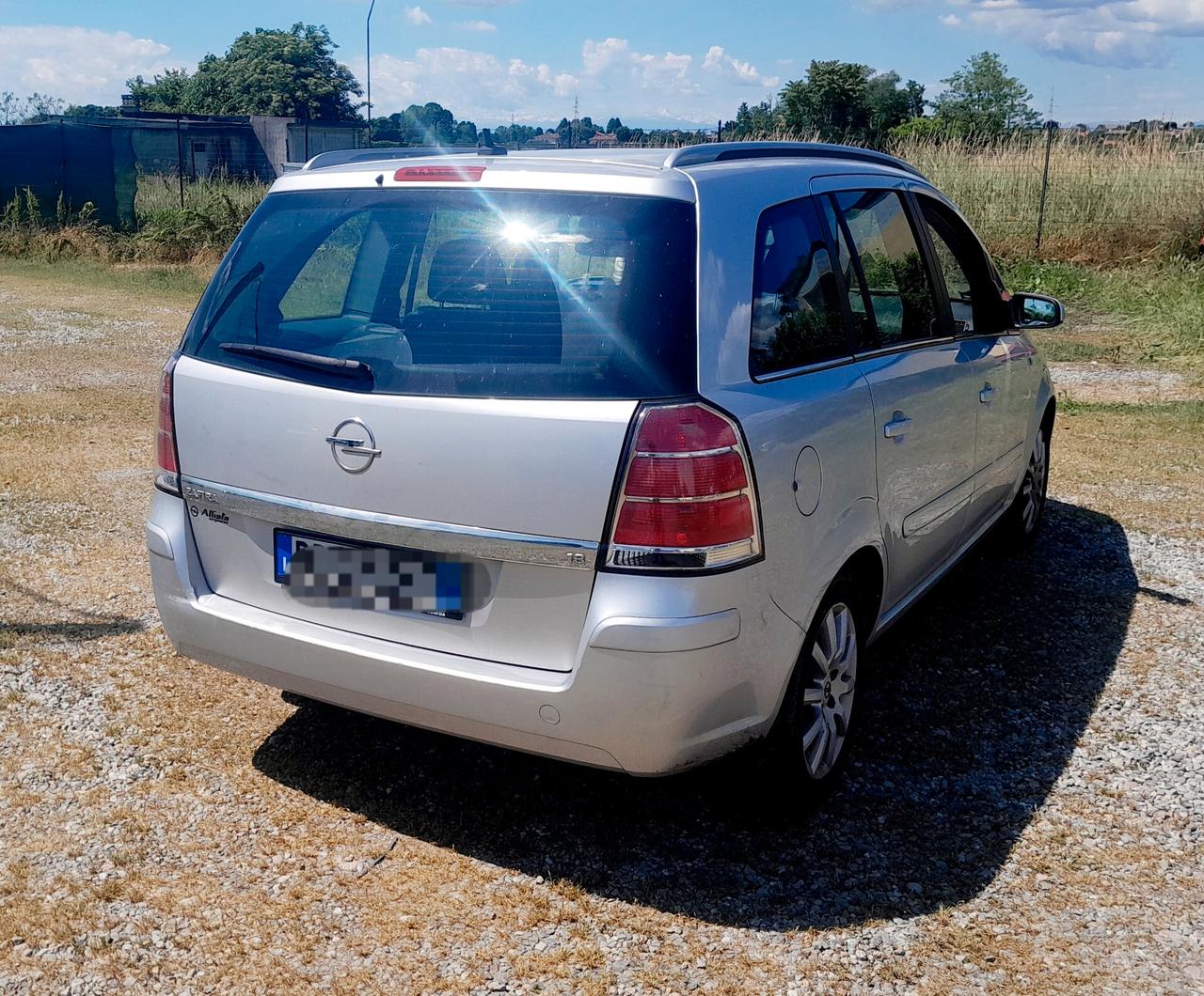 Opel Zafira 1.8 16V VVT Cosmo