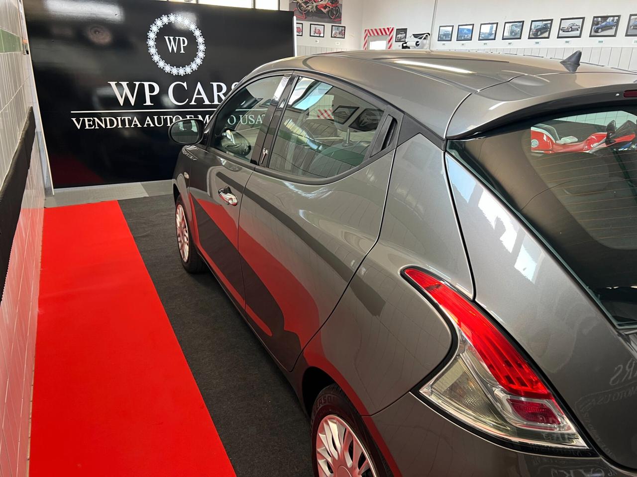 Lancia Ypsilon 1.2 69 CV 5 porte GPL Ecochic Silver