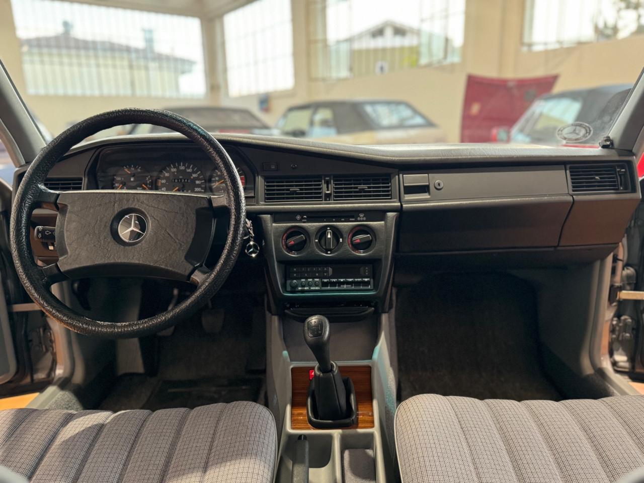 Mercedes-benz 190E 2.0 - ASI - Book Service