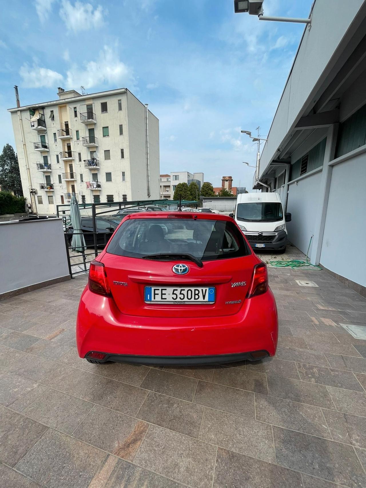Toyota Yaris HYBRIDA