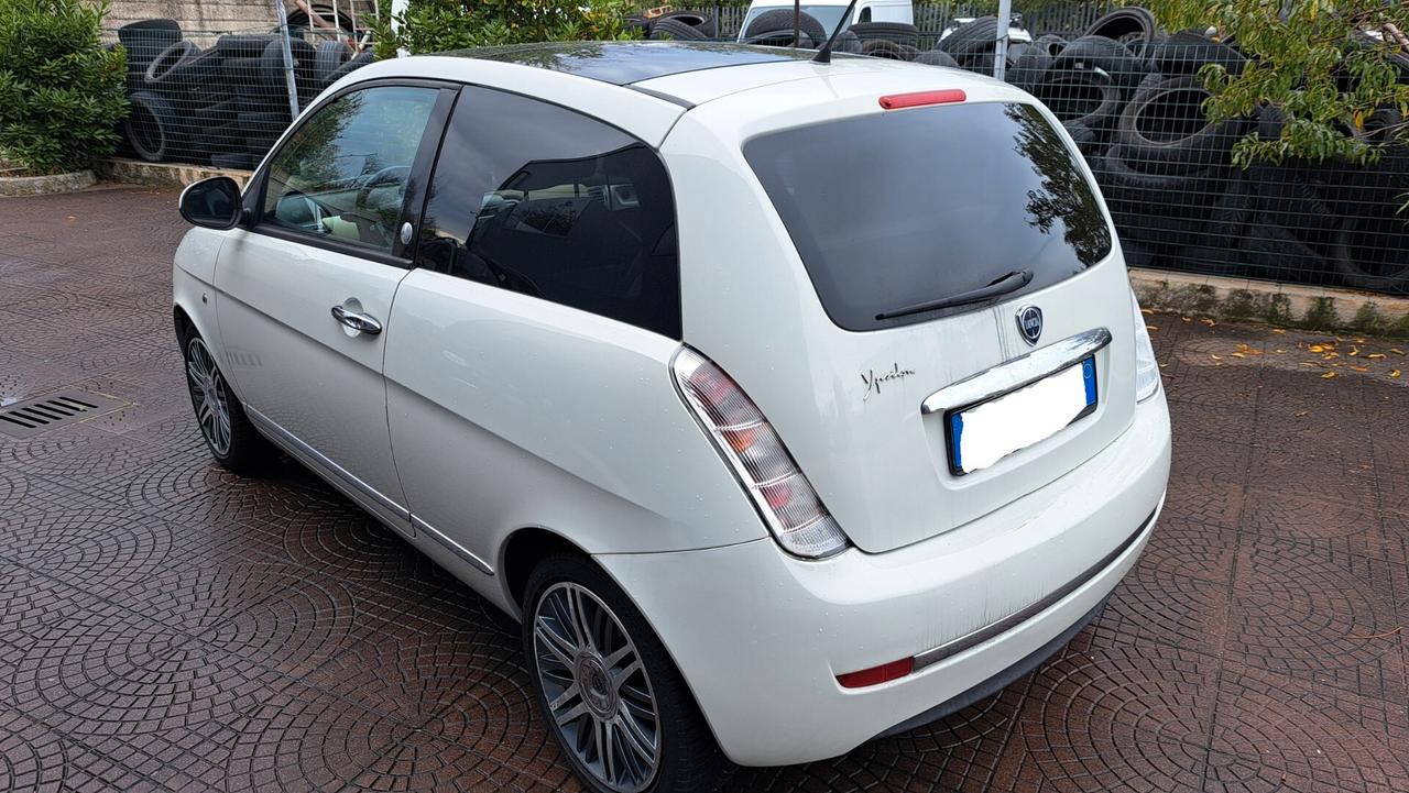Lancia Ypsilon 1.4 Argento Ecochic GPL
