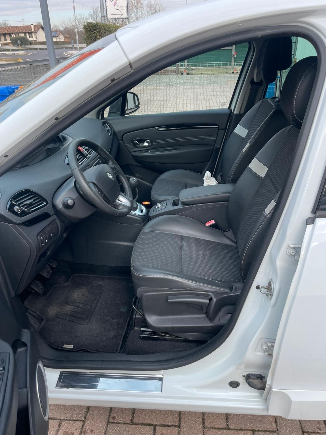 Renault Scenic X-Mod 1.5 dCi 110CV Luxe Ok neopatentati