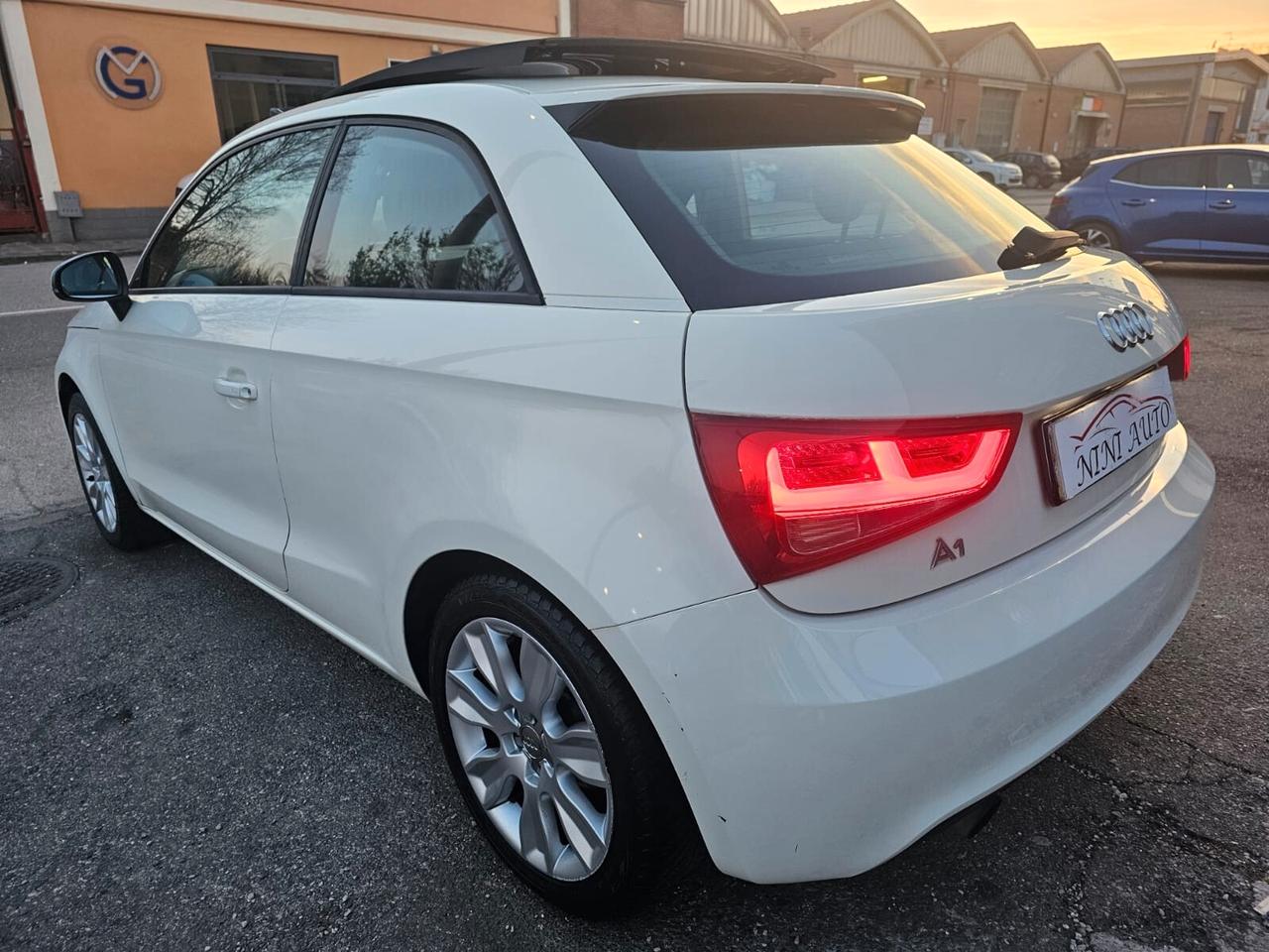 Audi A1 1.6 TDI 90cv Ambition*Tetto*Bi-Xeno*Led*Euro5*Neop