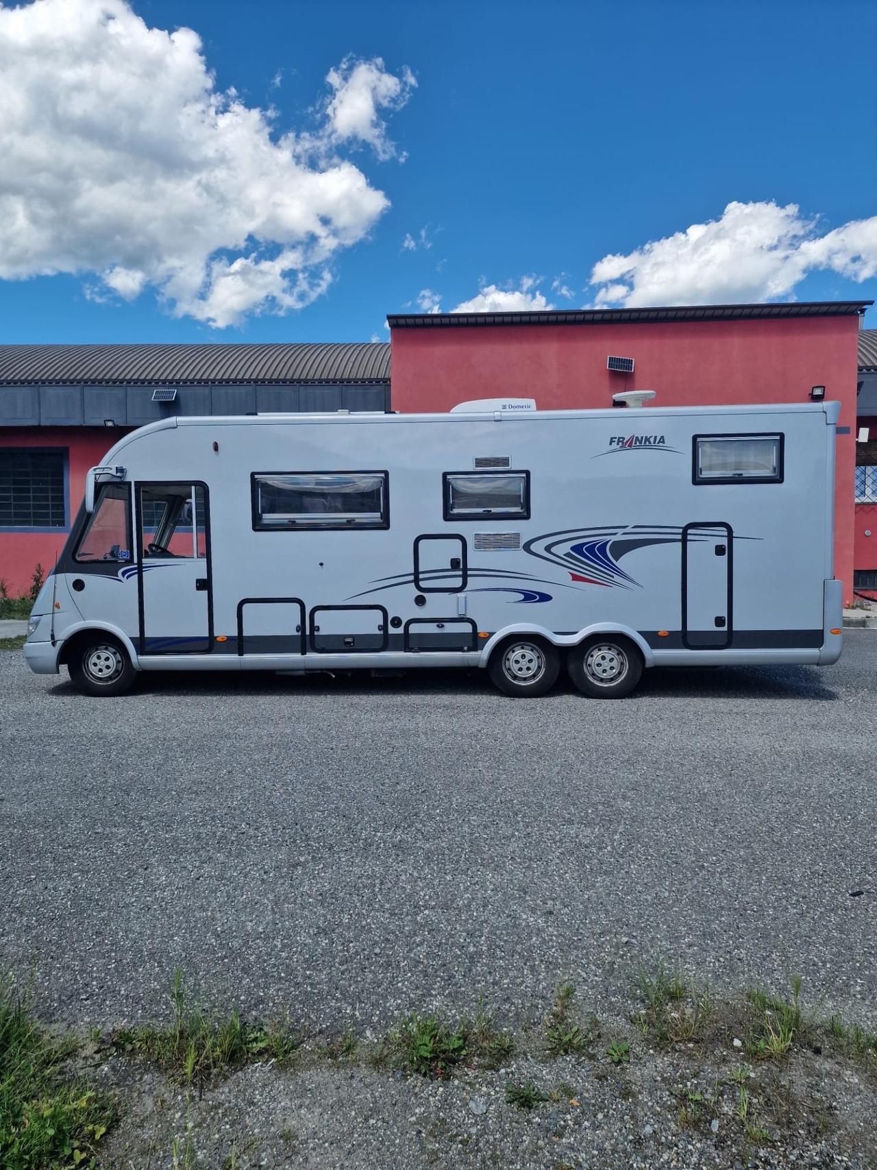 Motorhome frankia luxury del 2005 tre assi in saldo 132