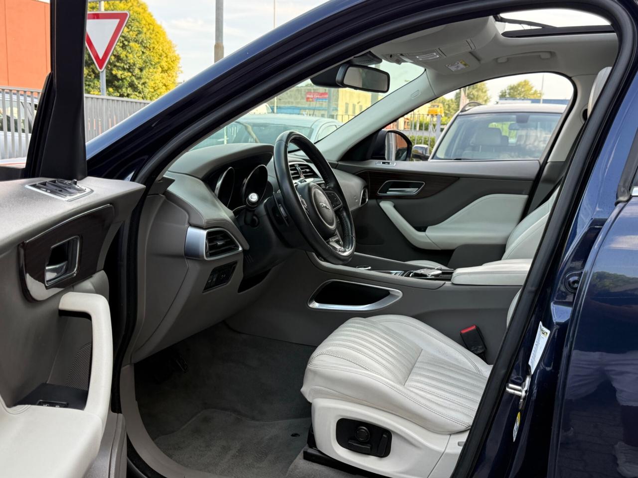 Jaguar F-Pace TURBO NUOVO 4x4 2.0 D 180 CV aut. Portfolio