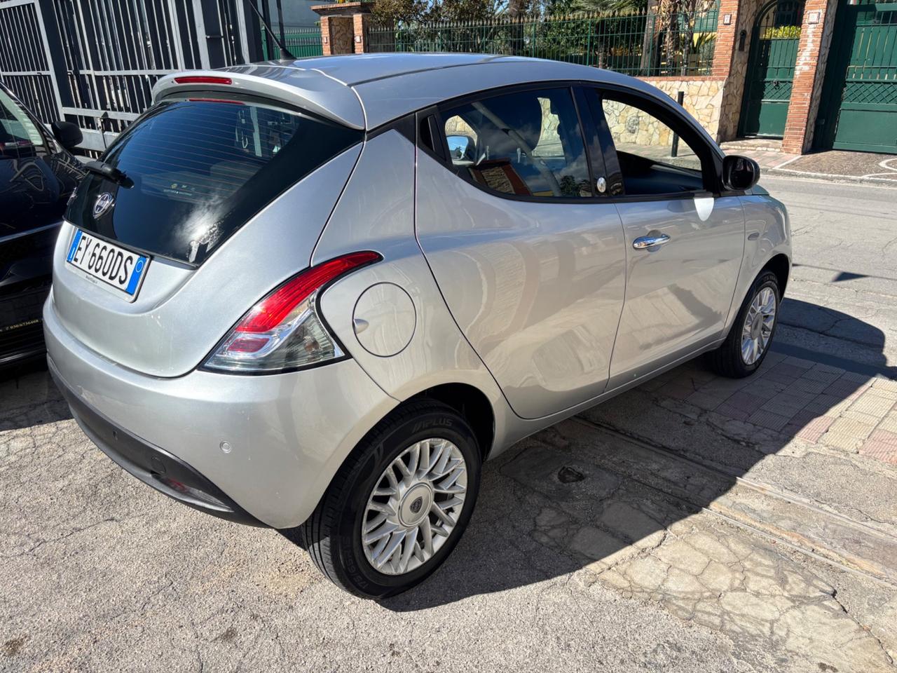 Lancia Ypsilon 0.9 TwinAir 85 CV 5 porte S&S Gold