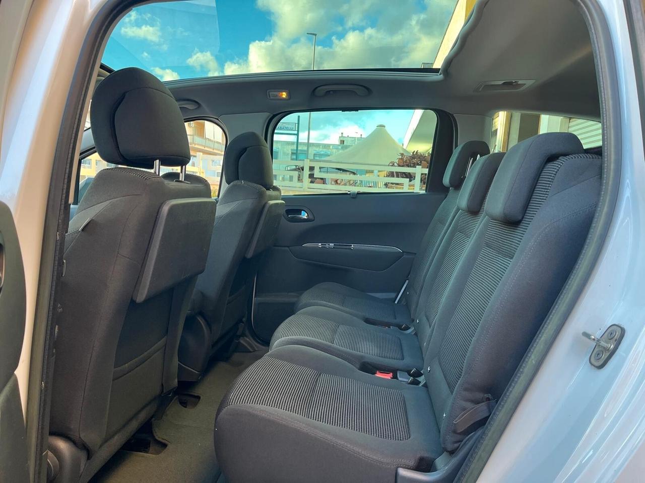 Peugeot 5008 1.6 e-HDi 115CV Stop&Start cambio robotizzato Active