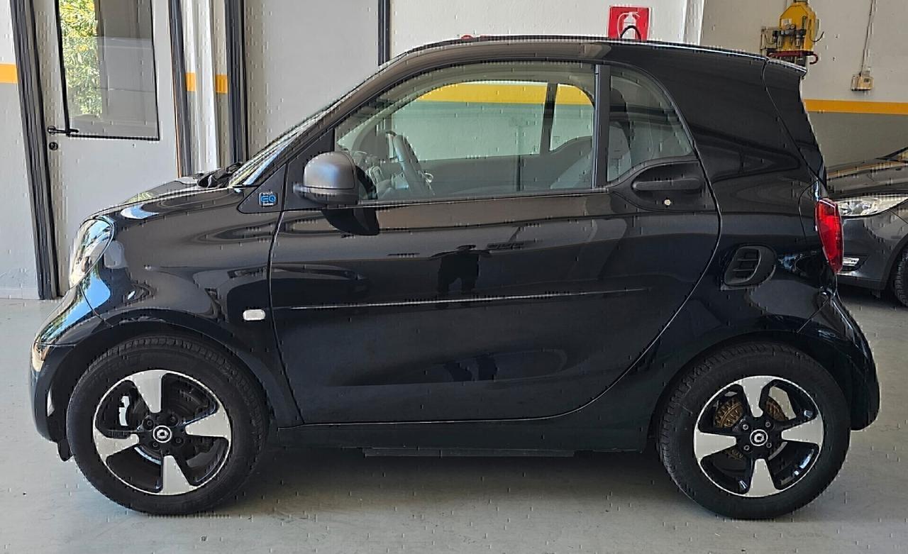 Smart fortwo EQ Racingreen  41 kw