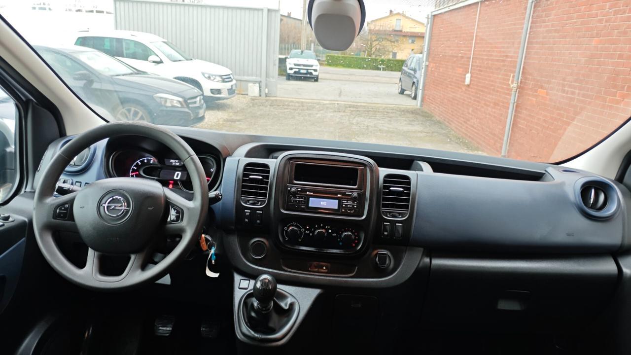 Opel Movano Vivaro L1H1 6 posti
