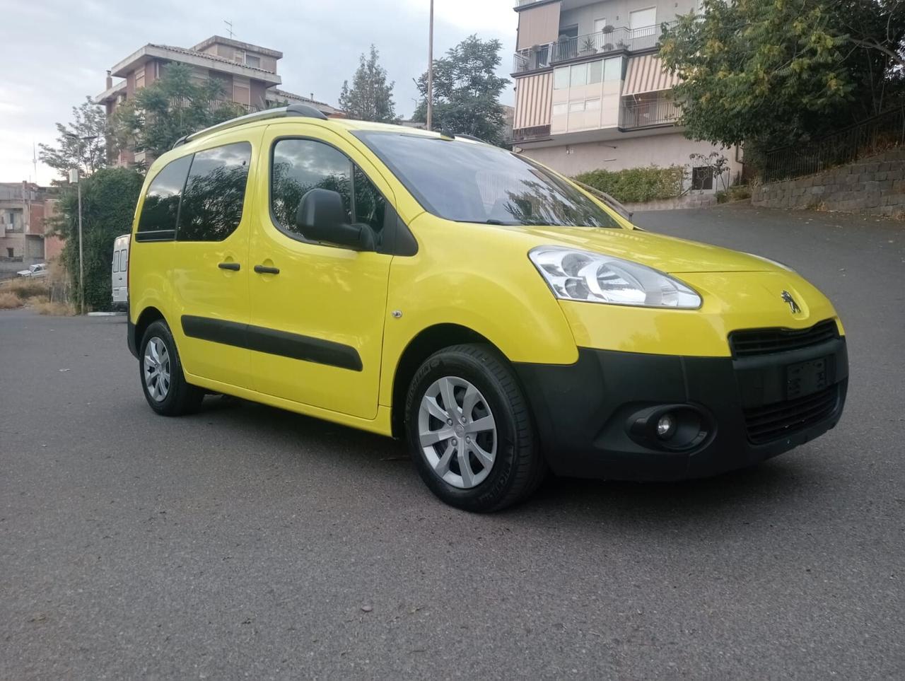 Peugeot Partner Pianale ribassato con rampa disabili in carrozzina