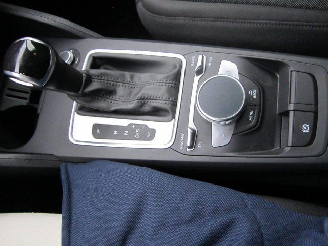 AUDI Q2 35 TDI S tronic Business