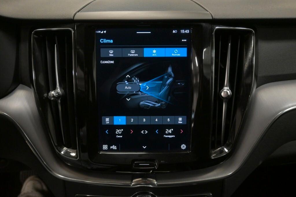 VOLVO XC60 2.0D 197CV B4 (D) GEARTRONIC MOMENTUM ( FARI LED - COCKPIT - NAVI - SENSORI POST. - CERCHI 18 )