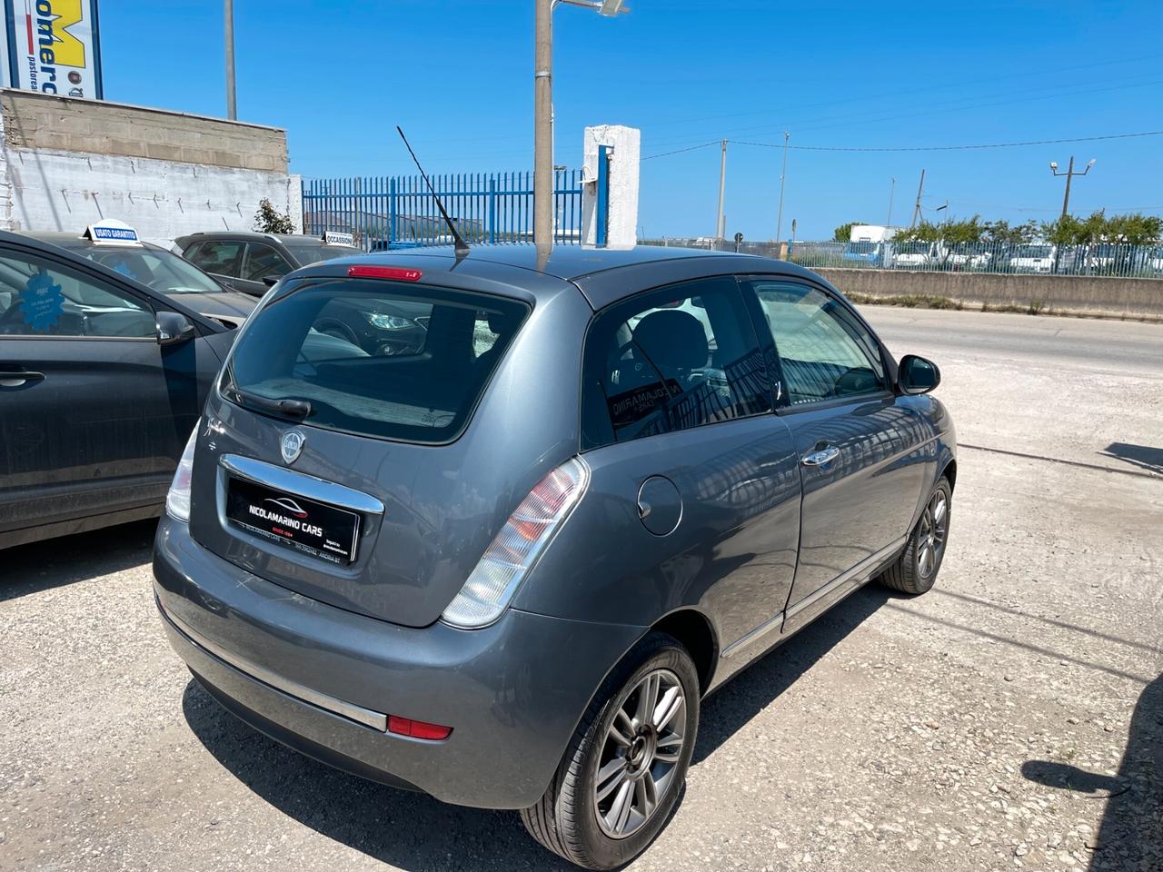 Lancia Ypsilon 1.3 MJT 75 CV Unyca