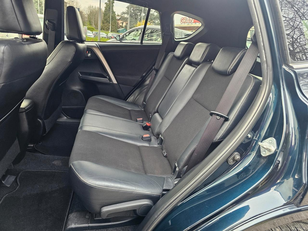 Toyota RAV 4 RAV4 2.0 D-4D 2WD Business