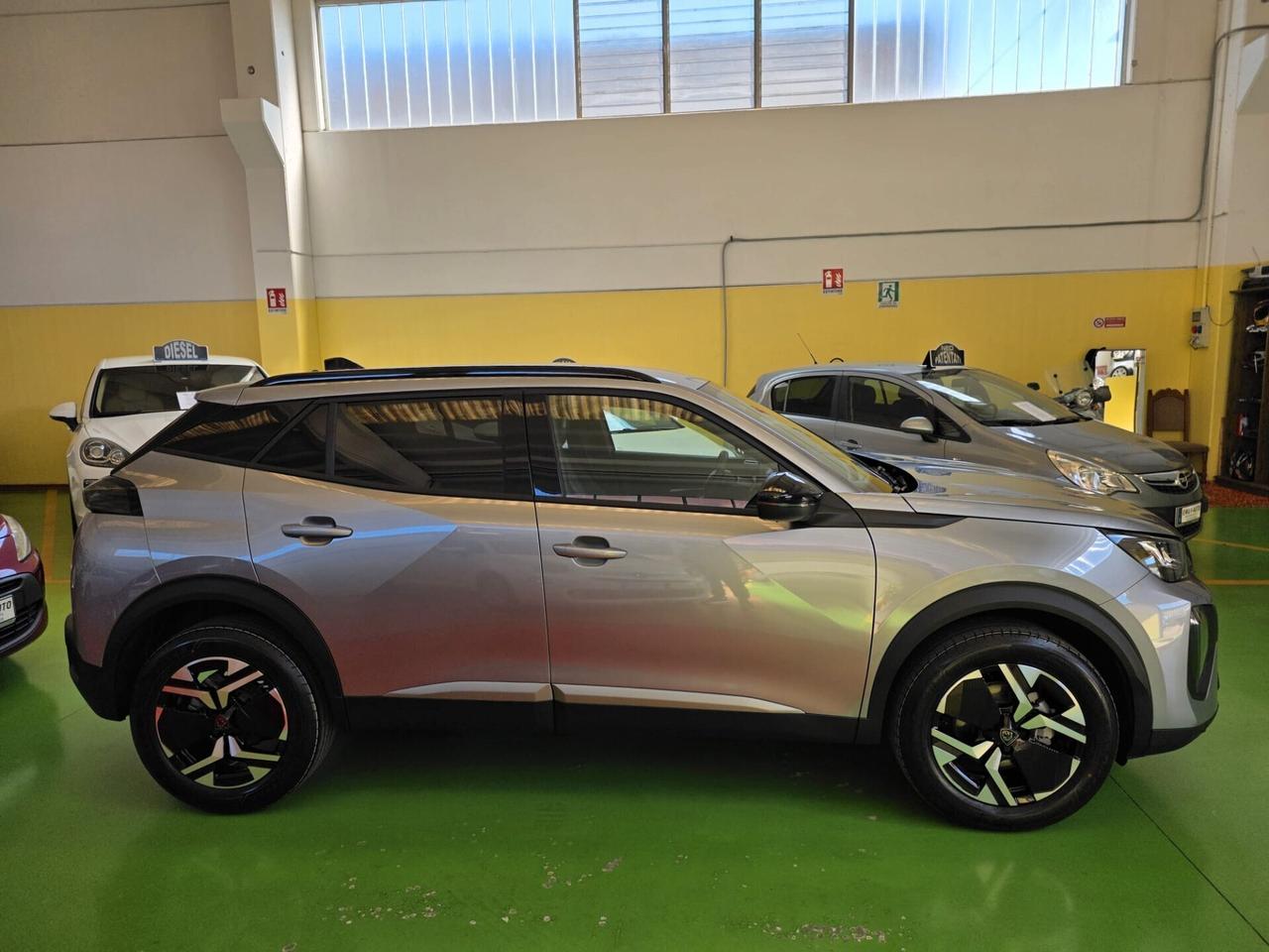 Peugeot 2008 Puretech 100cv. Allure 1.2 b. KM. 0