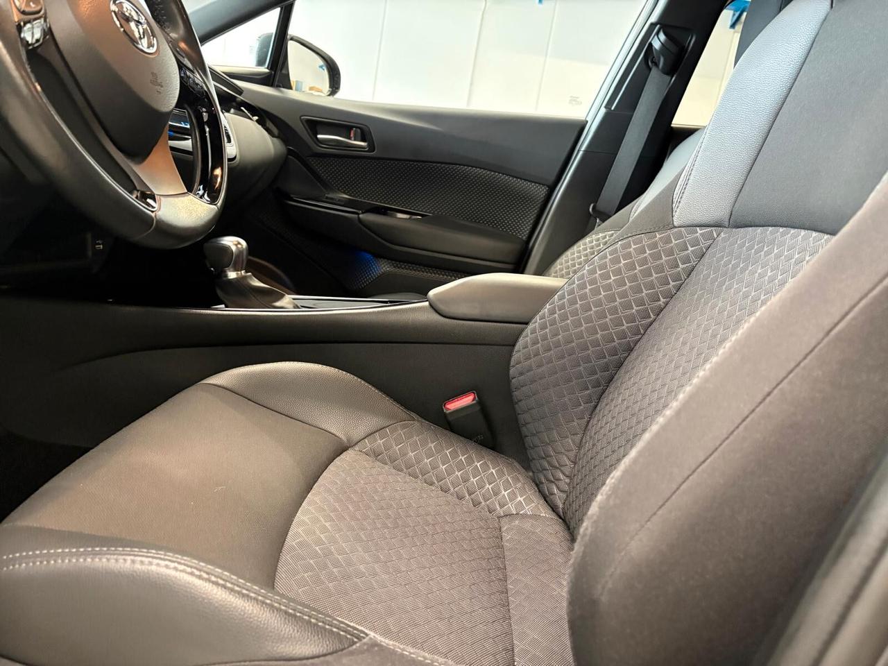 Toyota C-HR TREND 2.0 Hybrid E-CVT 50000 KM