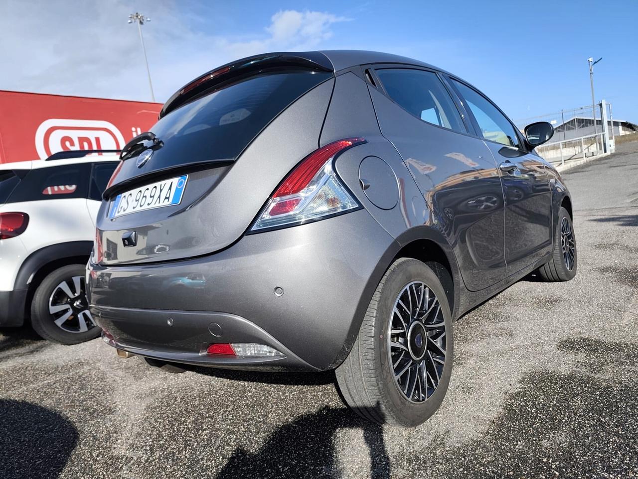 Lancia Ypsilon 1.0 FireFly 5 porte S&S Hybrid Platino
