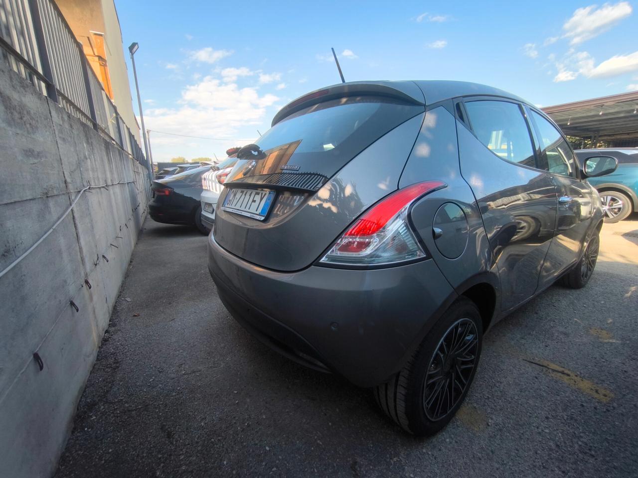 Lancia Ypsilon 1.0 FireFly 5 porte S&S Hybrid Gold