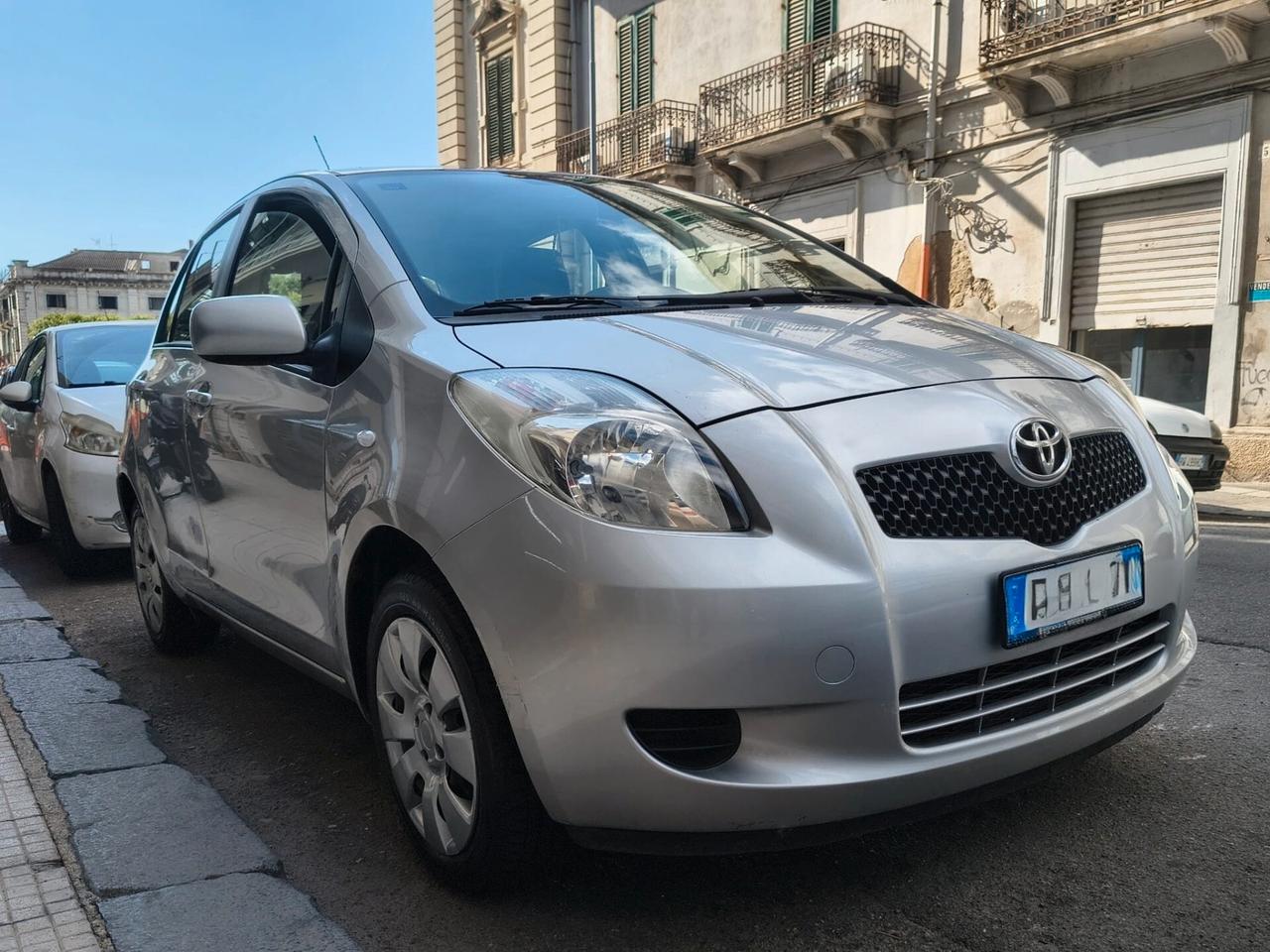 Toyota Yaris 1.0 5 porte