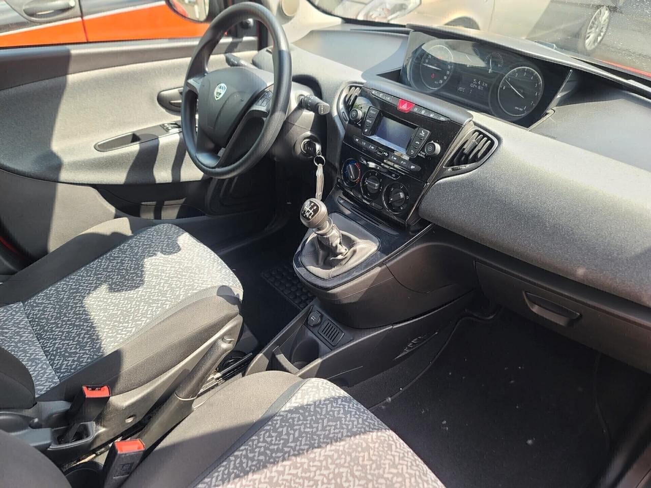 Lancia Ypsilon 1.0 HYBRID X NEOPATENTATI
