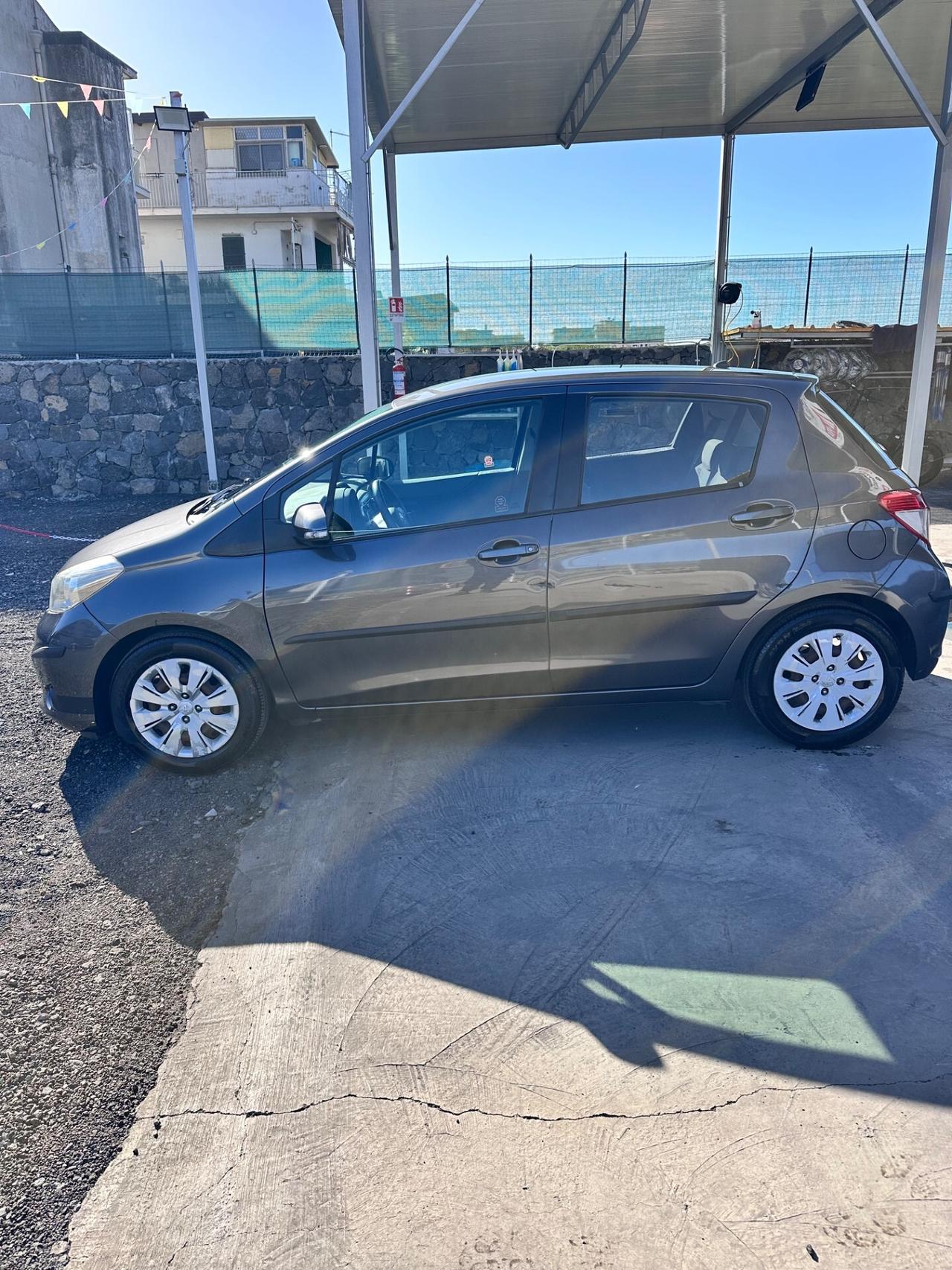 Toyota Yaris 1.4 D-4D 3 porte Lounge