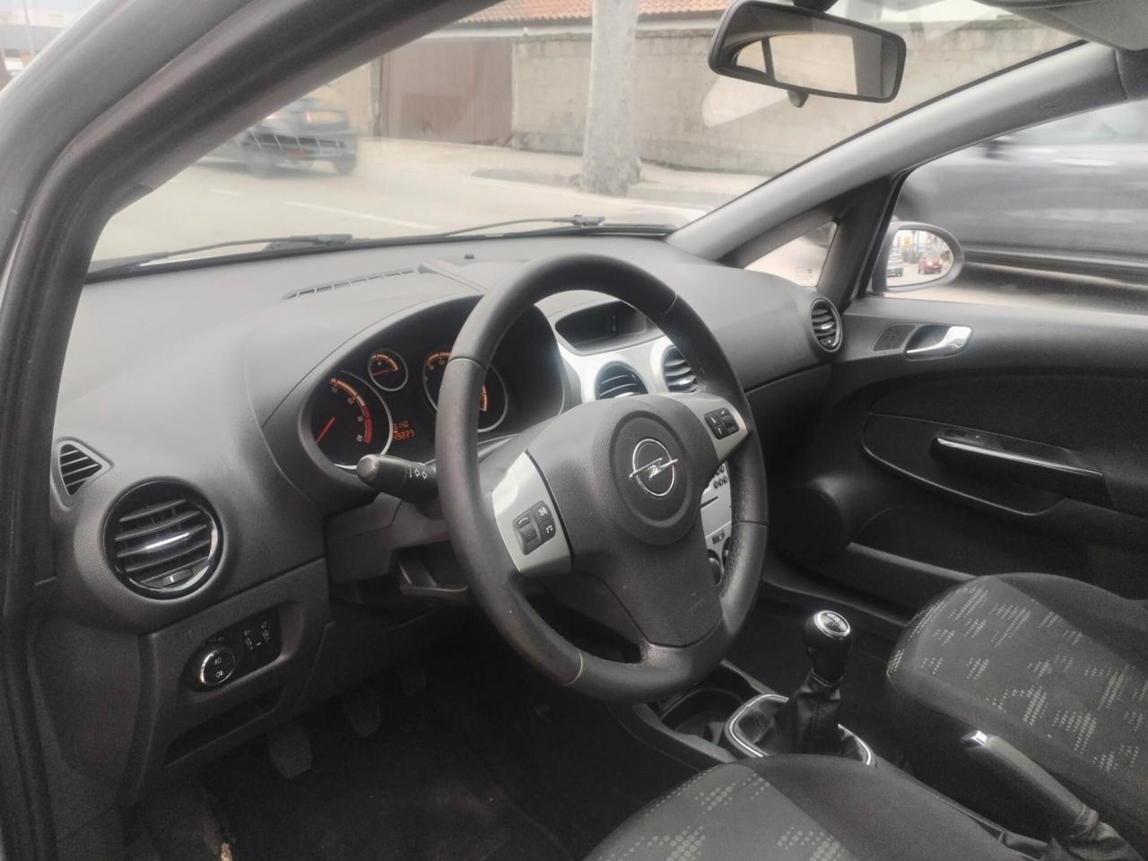 Opel Corsa 1.2 5 porte Cosmo