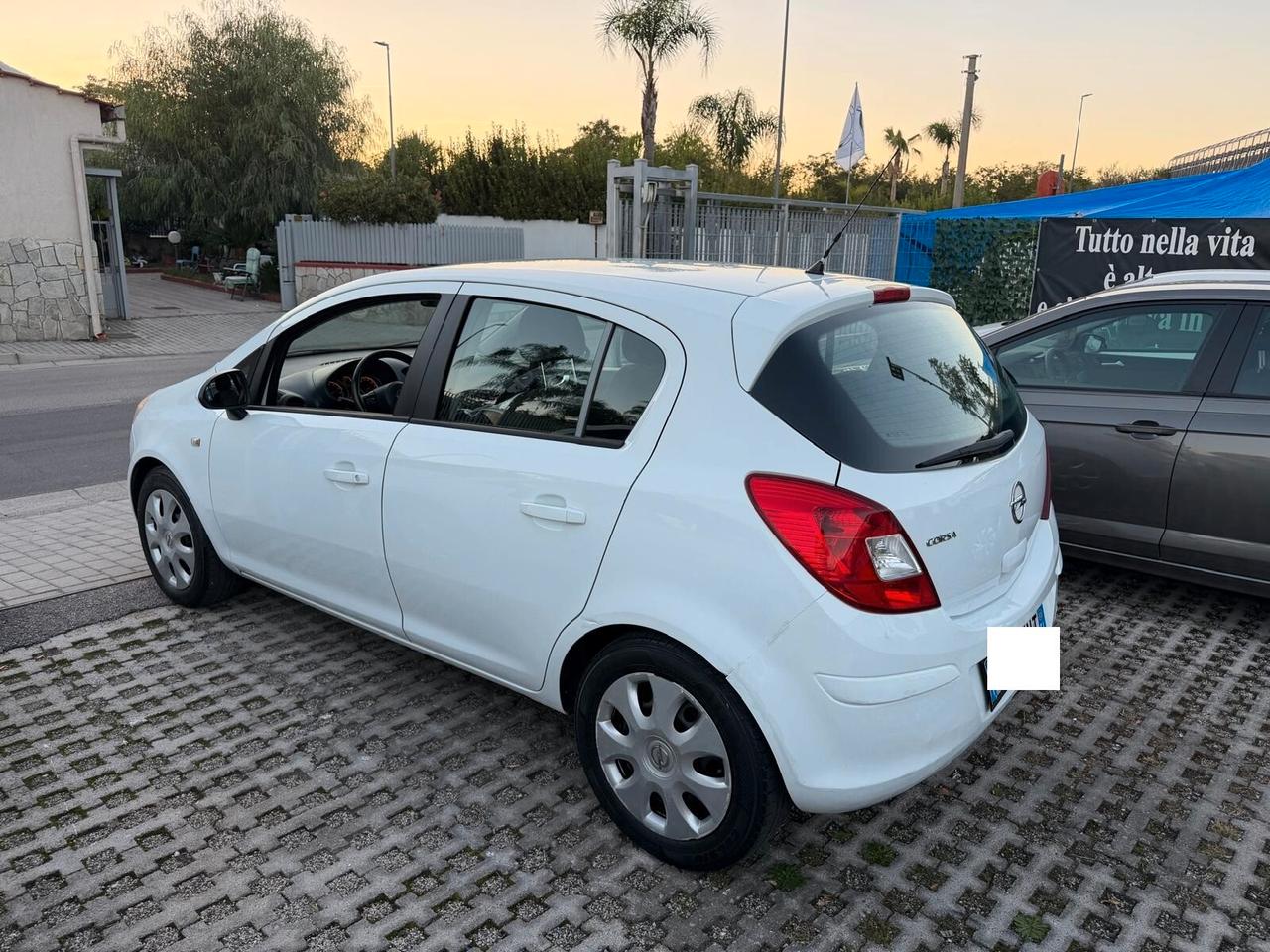 Opel Corsa 1.2 5 porte Elective-2013